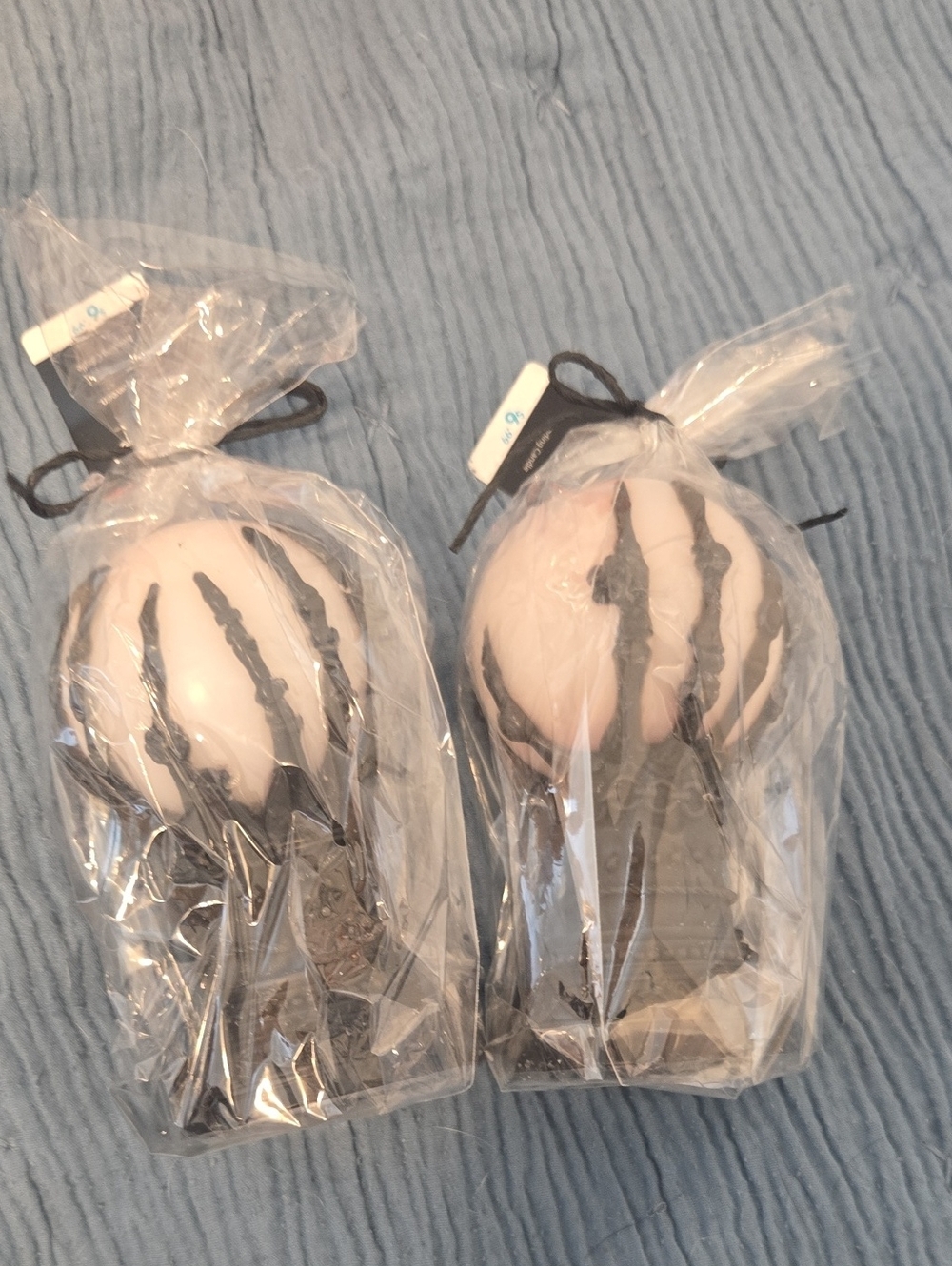 NWT -2 count at home. Bleeds Red (7.2cm) Tall Halloween Skeleton Orb Candles